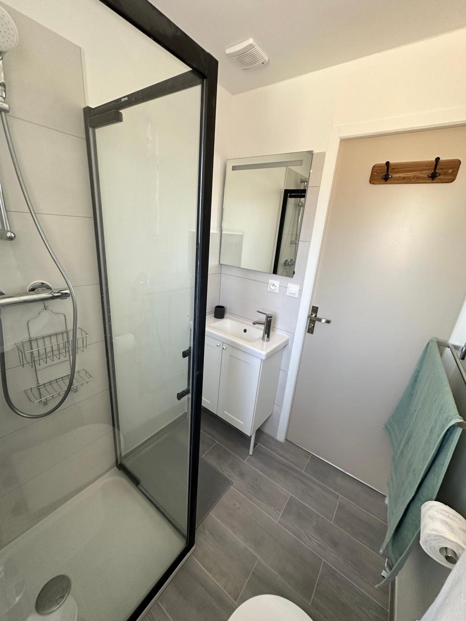 Le Qg Aparthotel Codolet Bagian luar foto